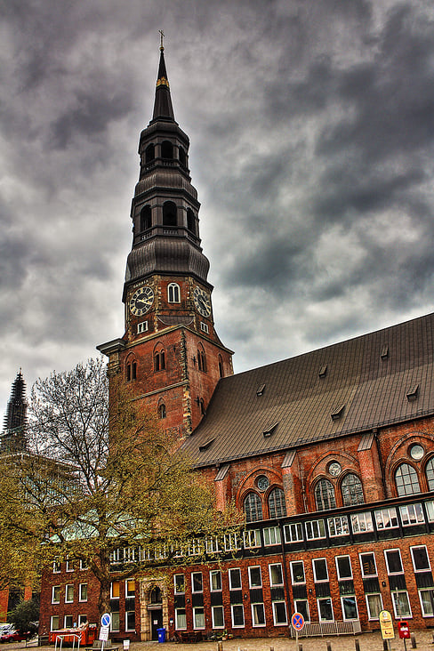Die Hamburger Hauptkirche St. Katharinen in HDR