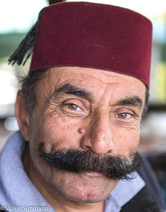 Portrait eines Cafébesitzers in Kappadokien, Türkei