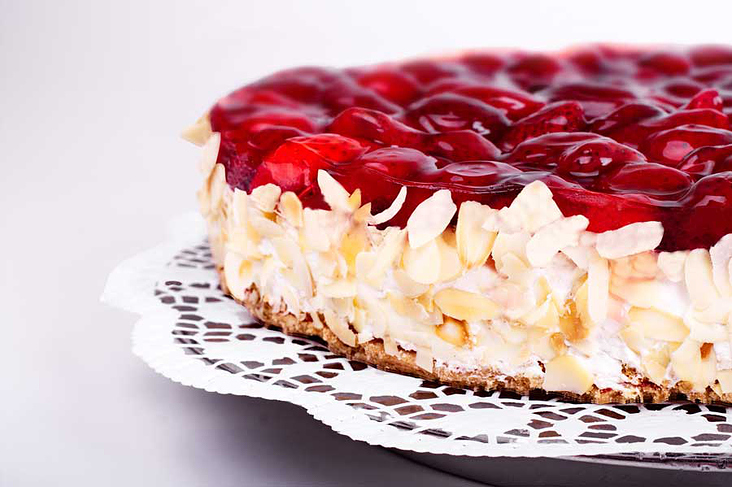 Frischer Rote-Beeren-Kuchen