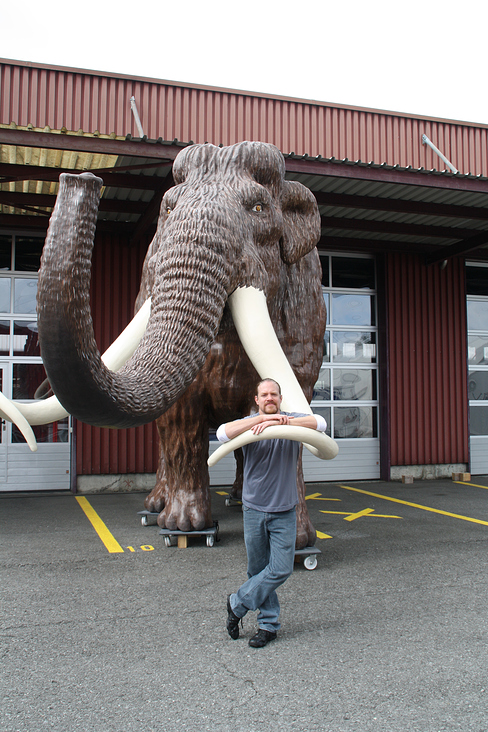 Das 4-Meter-Mammut und sein Schöpfer
