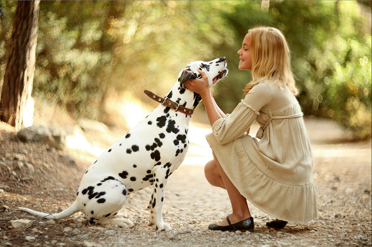 Mädchen und Hund