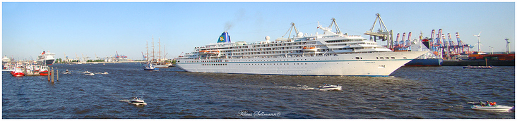 AMADEA im Hamburger Hafen