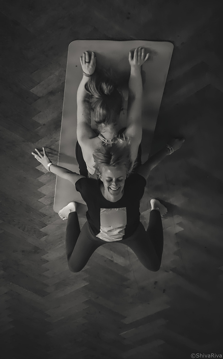 Yoga Festival Bern 2015, Rückenmassage von oben