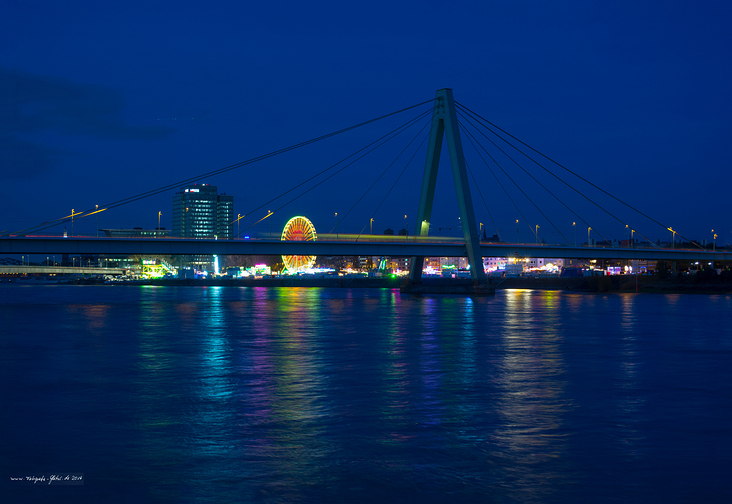 Severinsbrücke am Abend
