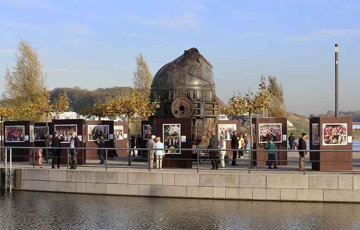 Die Porträts wurden auch in einer „Open-Air-Ausstellung“ am Phönix-See in Dortmund präsentiert.