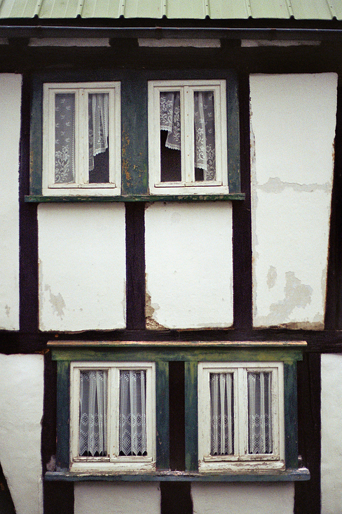 Schiefe Fenster