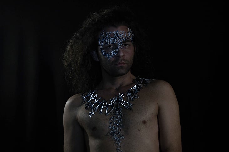 ahhh neckless, reflektor filament, 2017, model: suha arda soykan