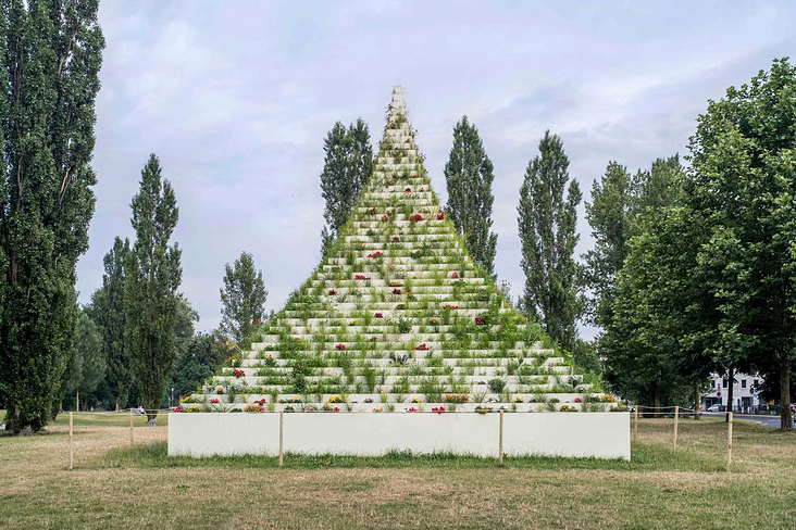 31 d14 Agnes Denes The Living Pyramid © Mathias Voelzke-001