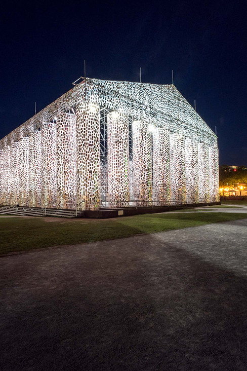 Marta Minujin The Parthenon of Books in the night © Mathias Voelzke-002