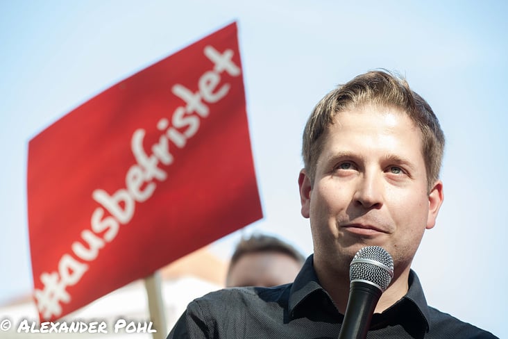 Kevin Kühnert spricht bei der Wahlkampfkundgebung der SPD gegen sachgrundlose Befristung