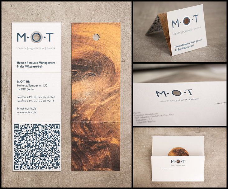 Corporate Design für das Human Resource Management M.O.T. – Produktion mit Lochstanzung und umlaufender Heißfolienprägung.