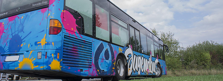 Auftrag Graffiti auf einem Linienbus