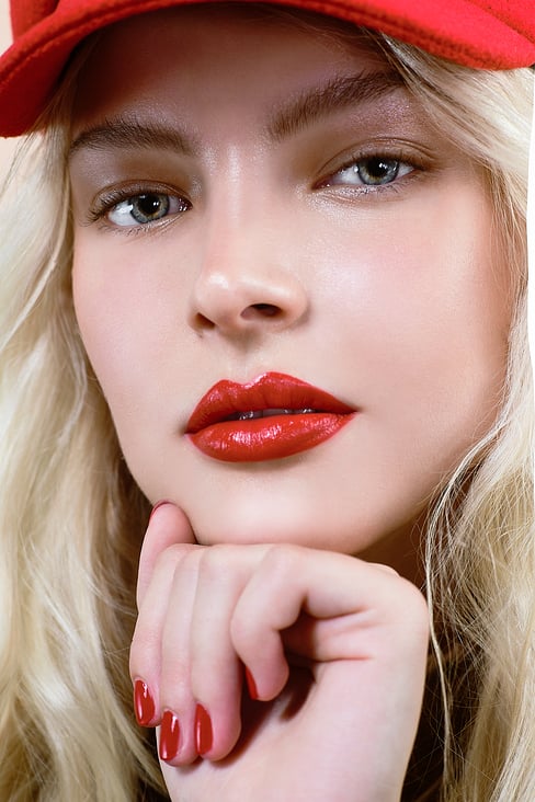 Red Lips- Glow and Go!