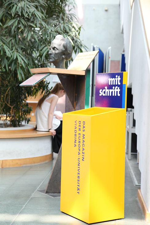 Zeitungsbox 2.1 an der Viadrian Uni in Frankfurt (Oder)