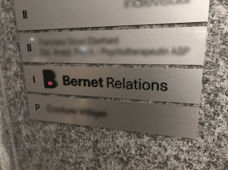 Bernet Relations AG, Aussenbeschriftung