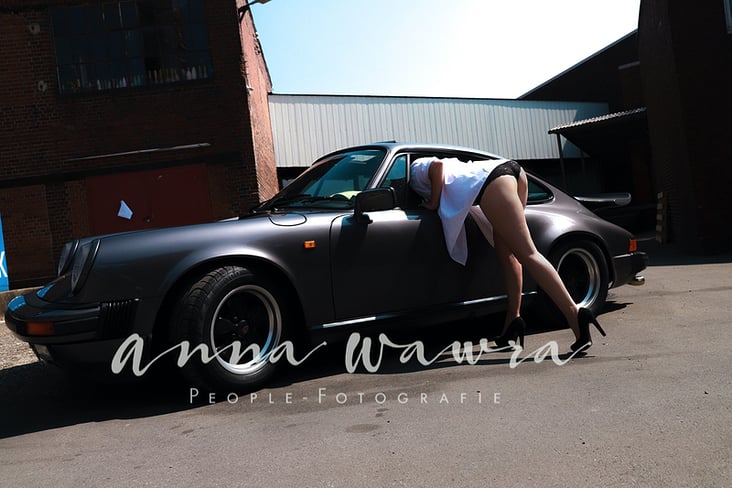 Olditmer-porsche-mit-sexy-frau