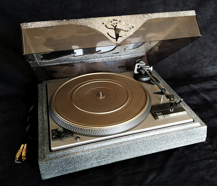 Turntable / Plattenspieler ‚The dancing Gost of the Sea‘ e