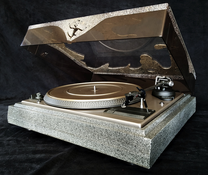 Turntable / Plattenspieler ‚The dancing Gost of the Sea‘ a