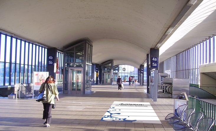 FloorPoster der Kampagne am Heidelberger Bahnhof