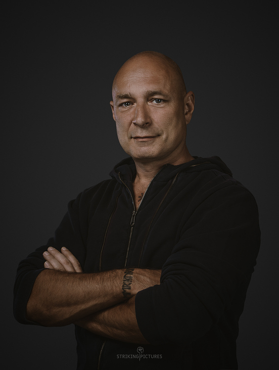 daniel landa, singer