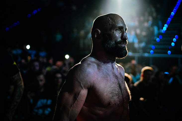 moster knize, mma fighter