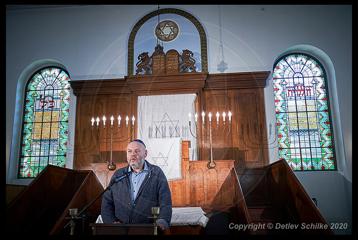 Max Privorozki, President of the Jewish Community of Halle, speaks from the bimah of the synagogue in Halle, Germany