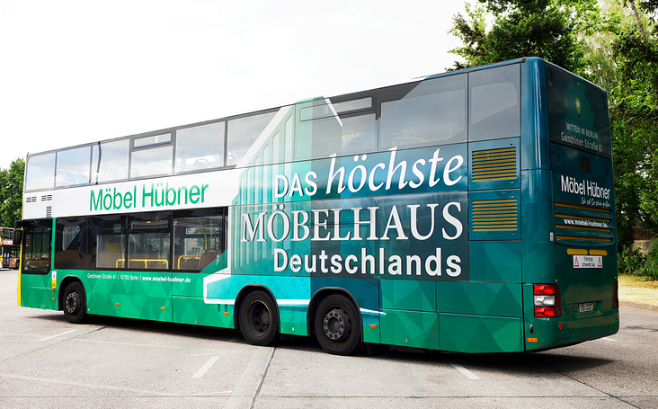 Busseitenansicht / Möbel Hübner Einrichtungshaus