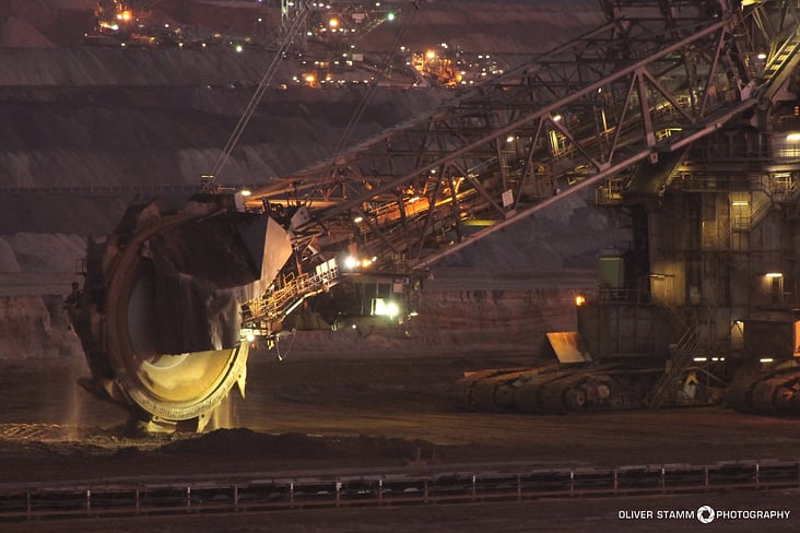 Schaufelradbagger im Tagebau Garzweiler.  Brown Coal Mining Excavators in open cast Garzweiler near Cologne