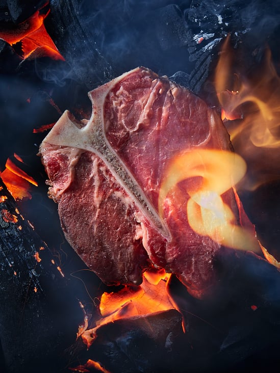 Marius Prions Photo FOOD / T-Bone Steak, in der Glut, Asche, Feuer