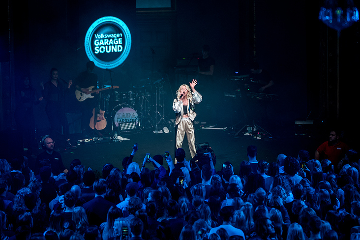 Volkswagen Garage Sound – Die Künstlerin Zara Larsson auf der Bühne