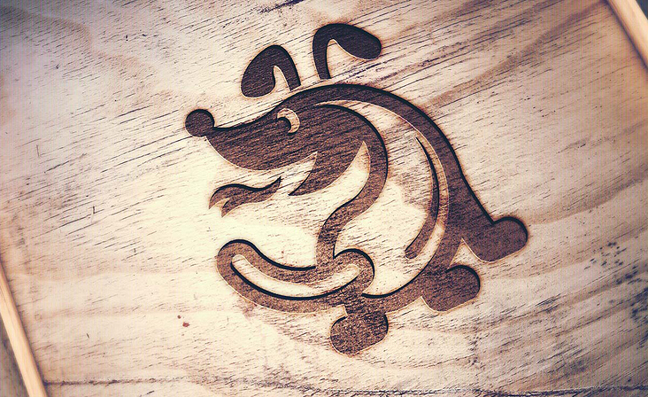 Logo auf Holz