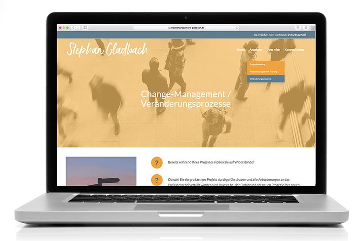 Webdesign für Projektmanagement Gladbach: Darstellung auf Notebook