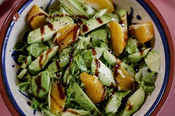 Round and Round – Salat mit Balsamico Essig Avocado und Orangen
