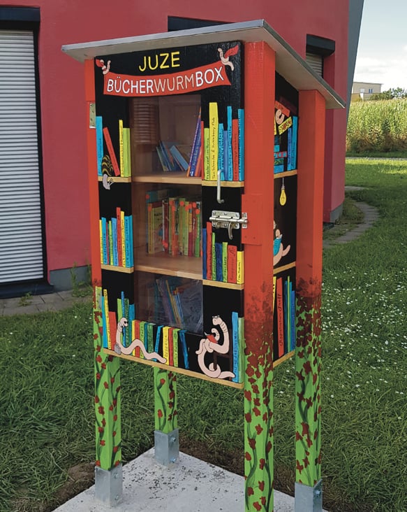 Bücherwurm Box am Jugendzentrum Sindorf