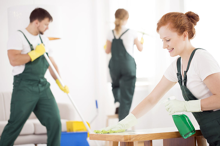 cleaning-service-during-work
