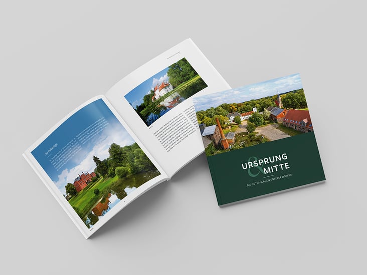 Gestaltung der Broschüre „Ursprung & Mitte – Die Gutsanlagen unserer Dörfer“