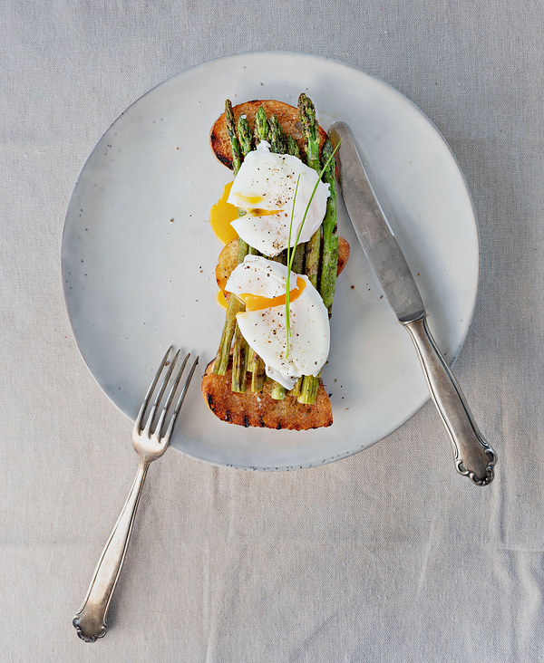 Poached eggs and green asparagus