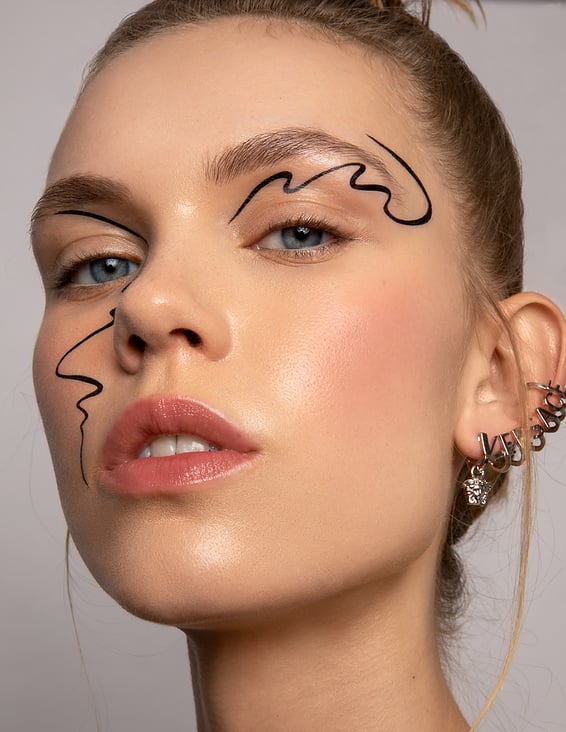 Foto: Marina Schneider-Moog (DIVINE Artist Agency), Make-up/ Hair: Isabella Kirchner (DIVINE Artist Agency), Model: Miriam Repa