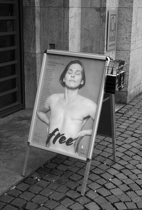 Plakat für die Ausstellung FREE von FREELENS im Haus am Dom, Frankfurt.