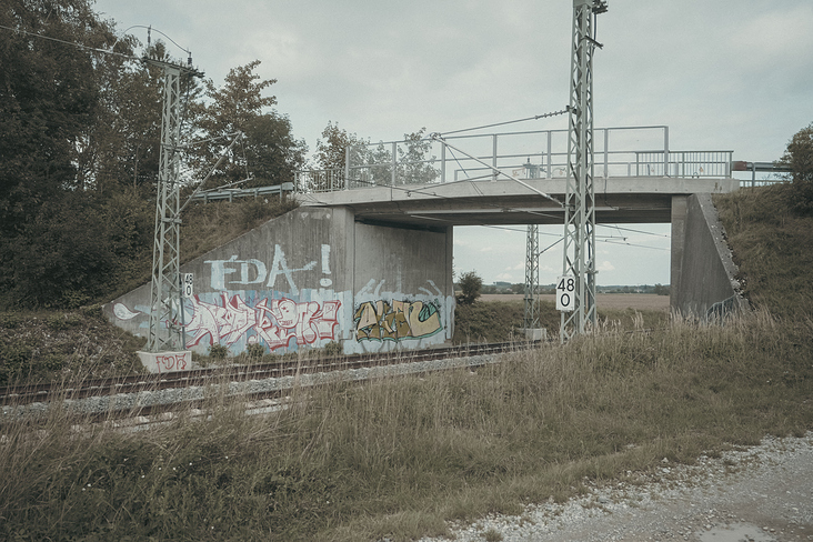S-Bahn Brücke mit Graffiti // Musikvideo // Vintage Look