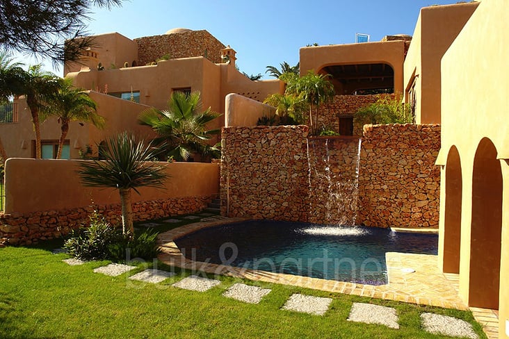 Moderna villa estilo ibicenco en Moraira