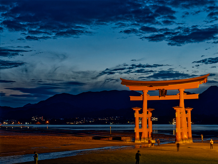 Tor des Itsukushima-Schreis auf der Insel Miyajima