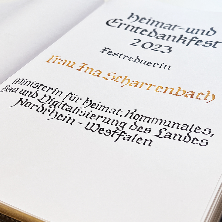 Kalligrafie Eintrag Goldene Buch