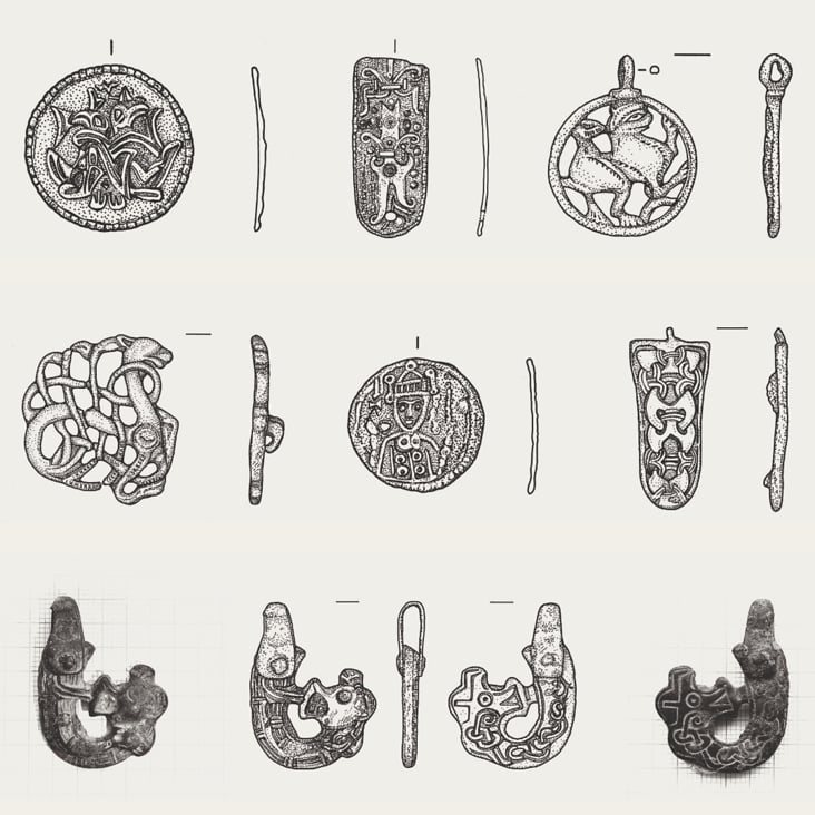 Bronzefunde vom 7.−13.Jh. aus Mecklenburg, darunter Beschläge, Anhänger, Fibeln, Riemenzungen, Zaumzeugfragmente und Matrizen