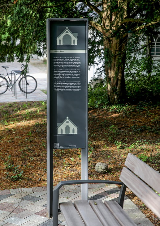 Flensburger Landschaftsgärten Hinweistafel Eiszeithaus Deutsch