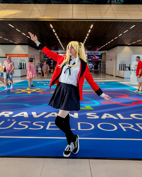 Aufnahme einer Cosplayerin während einer Veranstaltung. Beispiel für lebendige Portraits und Eventreportagen – zeigt die kreati