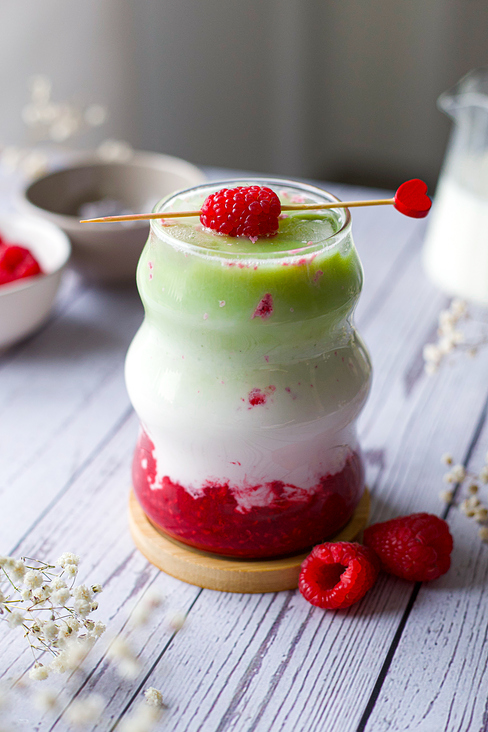 Himbeer-Matcha-Latte