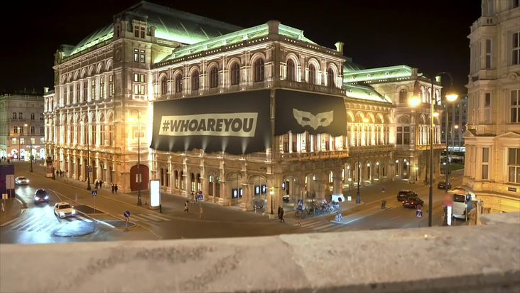 DOOH 3d cloth sim & compositing