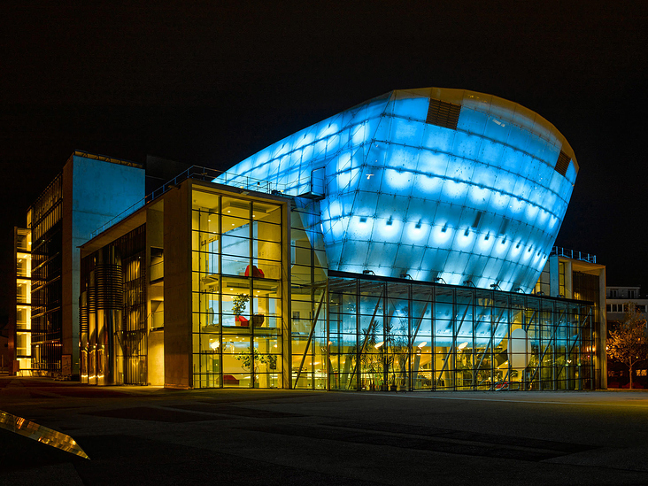 architekturfotografie-fassade-beleuchtung-nachtaufnahme-oesterreich-atelier-schulte