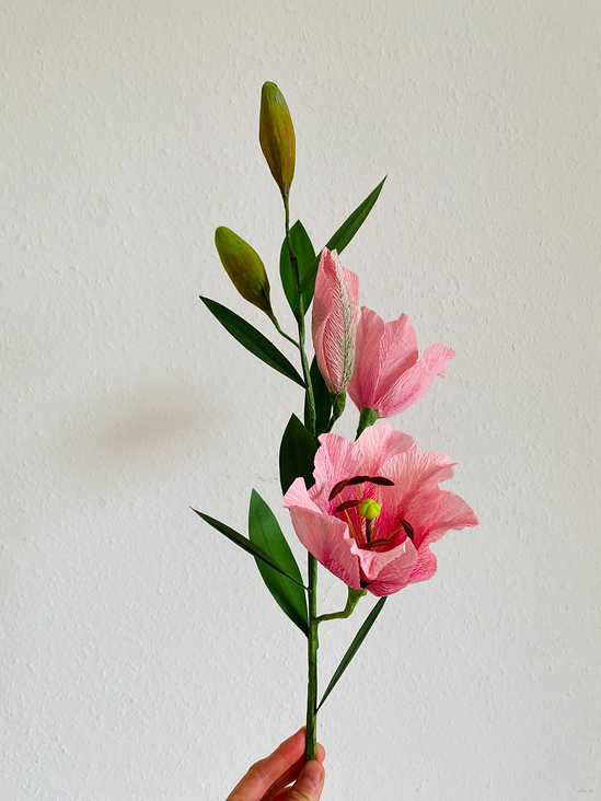 Rose Lilien Papierblume in vase Zweige